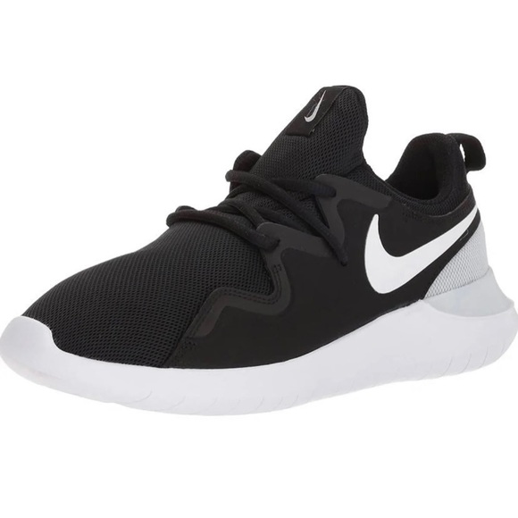 Nike Women’s Tessen Running Shoe - Picture 2 of 8
